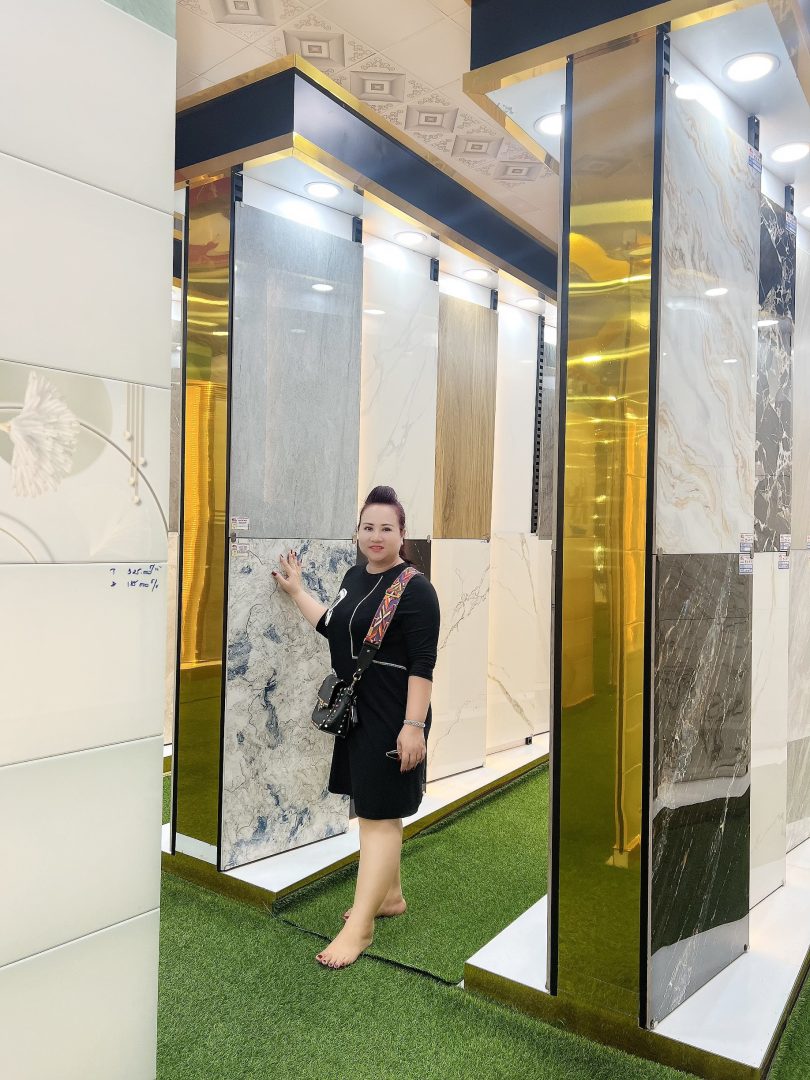 showroom gạch khổ lớn
